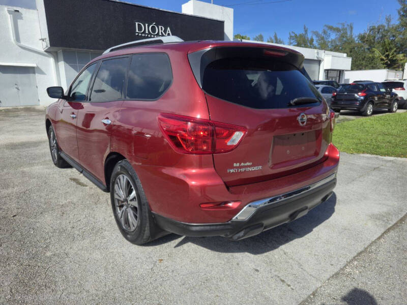 2017 Nissan Pathfinder SV