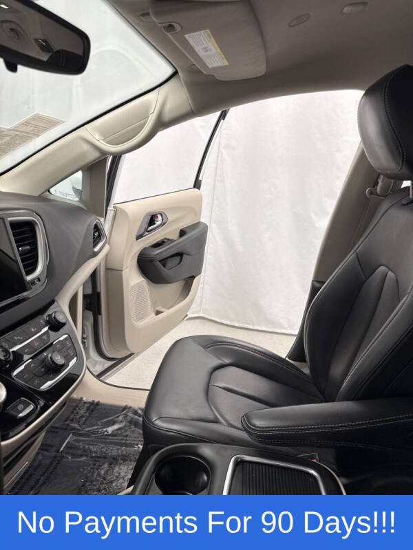 2023 Chrysler Pacifica Touring L