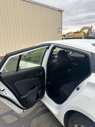 2022 Toyota Prius LE