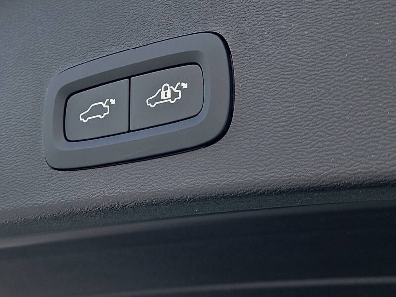 2026 Volvo XC40 B4 Plus