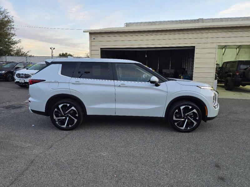 2024 Mitsubishi Outlander SE