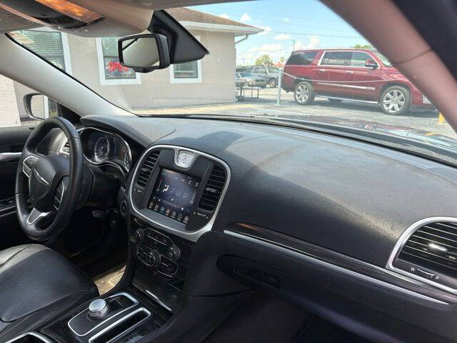 2017 Chrysler 300 Limited