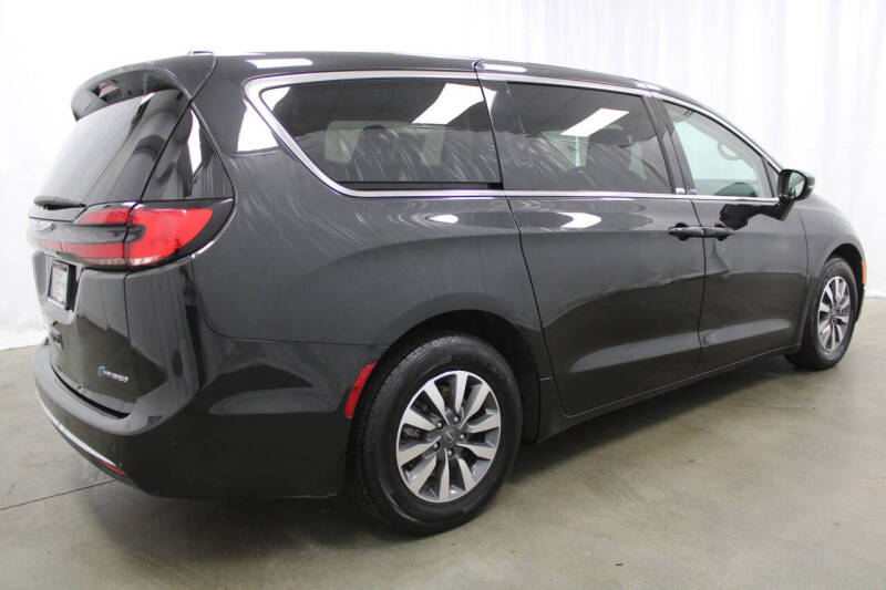 2024 Chrysler Pacifica Plug-In Hybrid Select