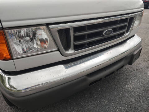 2005 Ford E-Series E-150 Chateau