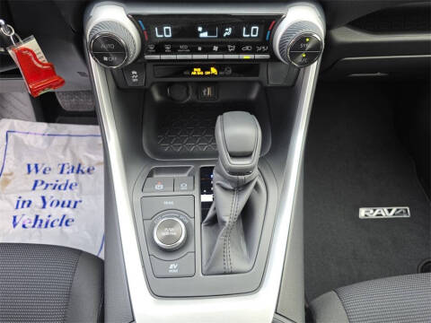 2025 Toyota RAV4 Hybrid LE