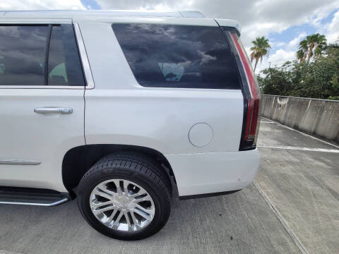 2017 Cadillac Escalade Standard