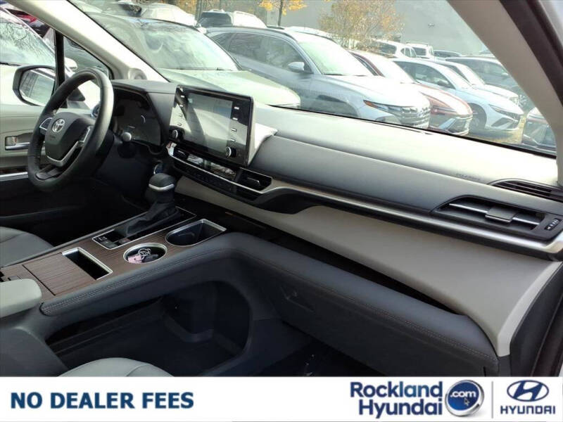 2023 Toyota Sienna XLE 7-Passenger