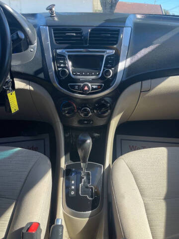 2017 Hyundai Accent SE