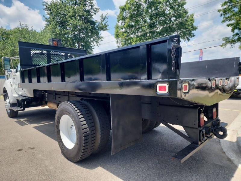 2004 Ford F-750 Super Duty