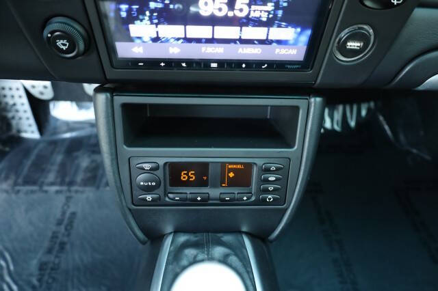 2004 Porsche 911 Carrera 4S