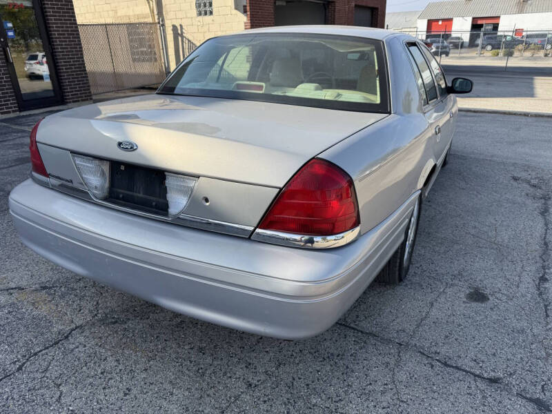 2007 Ford Crown Victoria LX photo 6