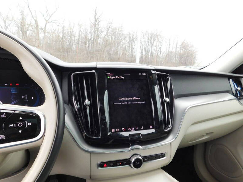 2024 Volvo XC60 B5 Core Dark Theme