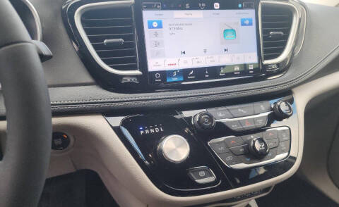 2024 Chrysler Pacifica Plug-In Hybrid Select