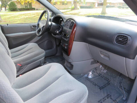 2004 Chrysler Town and Country Family Value