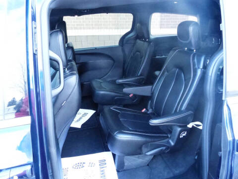 2025 Chrysler Pacifica Select