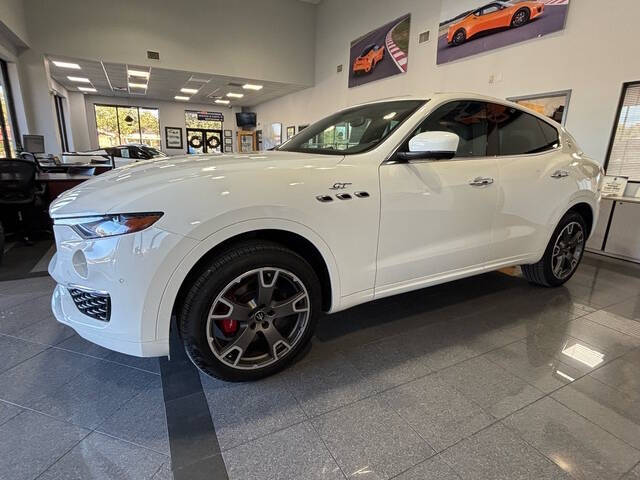 2022 Maserati Levante 1