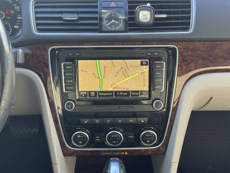 2012 Volkswagen Passat SEL