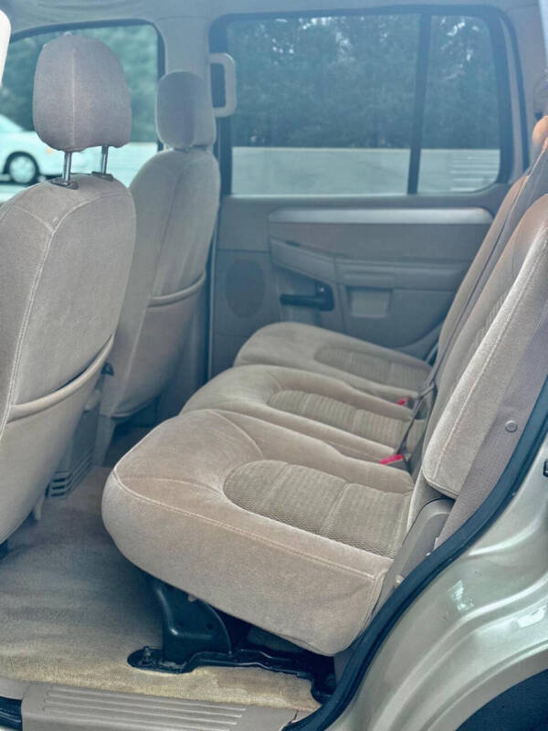 2004 Ford Explorer XLT
