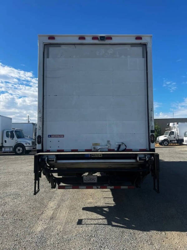 2018 Freightliner M2 106