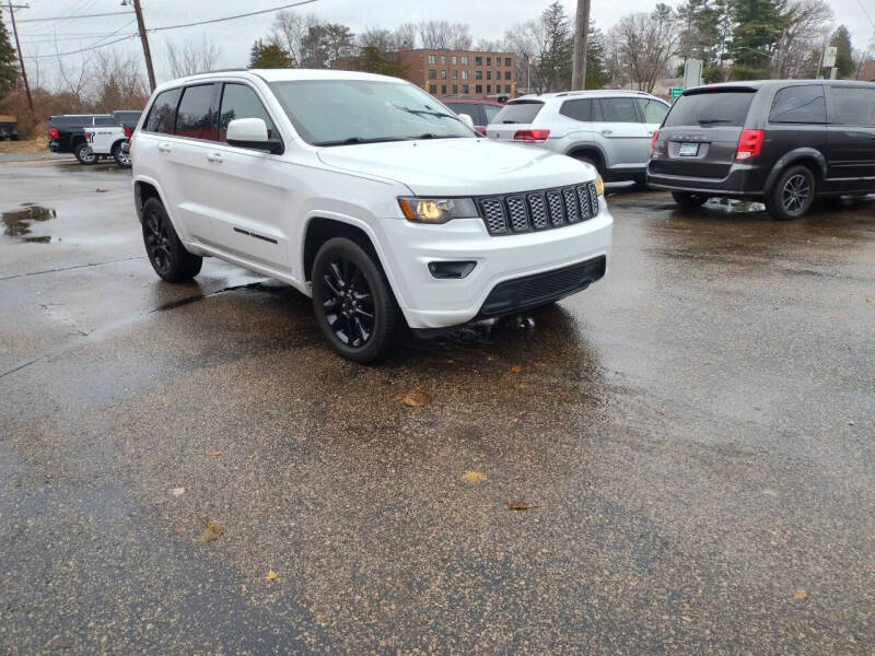 2017 Jeep Grand Cherokee Altitude photo 21