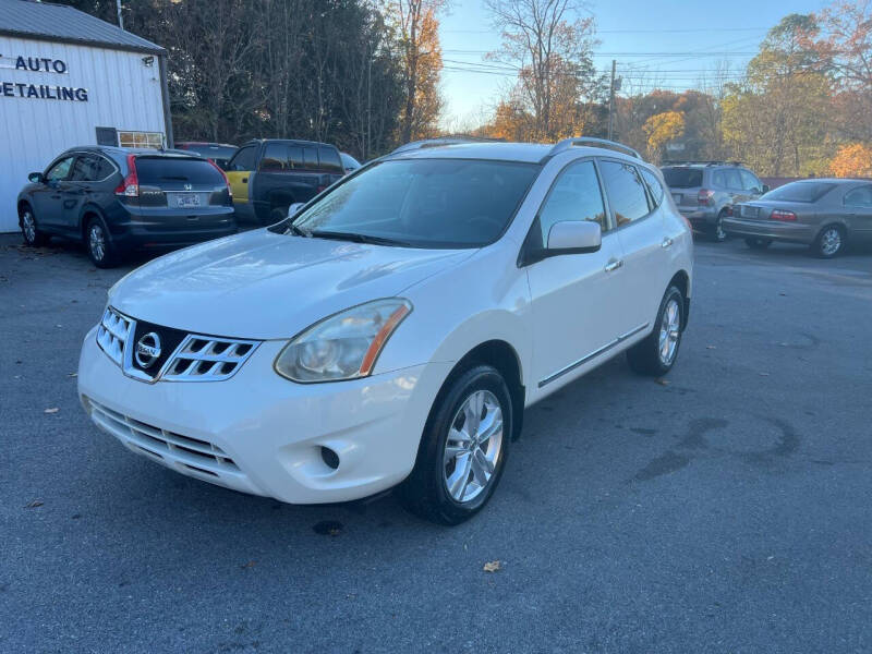 2013 Nissan Rogue SV's photo