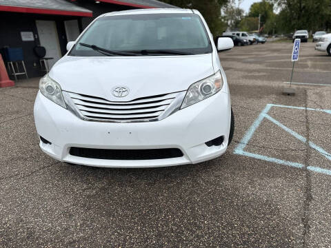 2017 Toyota Sienna LE 8-Passenger