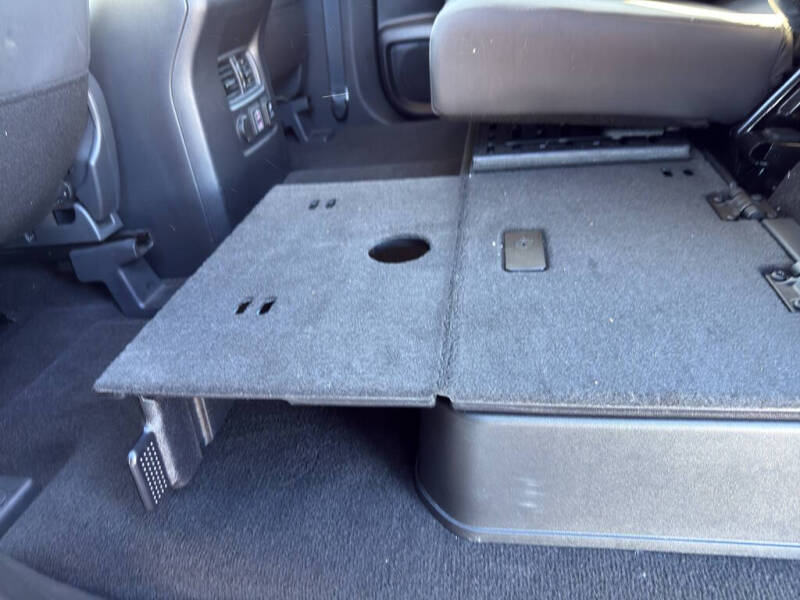 2024 Nissan Titan XD SV