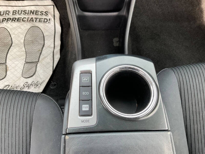 2015 Toyota Prius v Two
