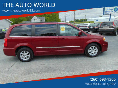 2013 Chrysler Town and Country for sale at THE AUTO WORLD in Churubusco IN