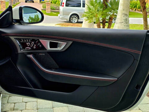 2016 Jaguar F-TYPE R