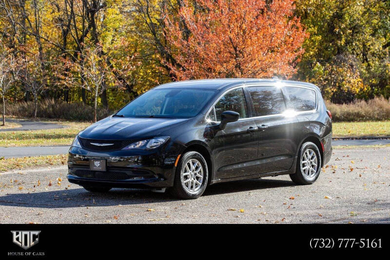 2022 Chrysler Voyager LX