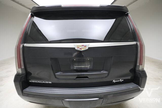 2016 Cadillac Escalade Luxury Collection
