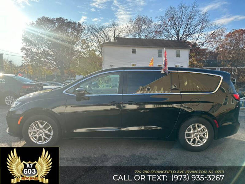 2024 Chrysler Pacifica Touring L