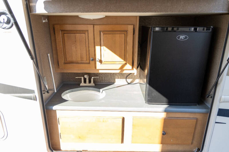 2017 Thor Motor Coach WINDSPORT 34F