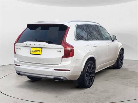 2020 Volvo XC90 T6 Momentum 6-Passenger