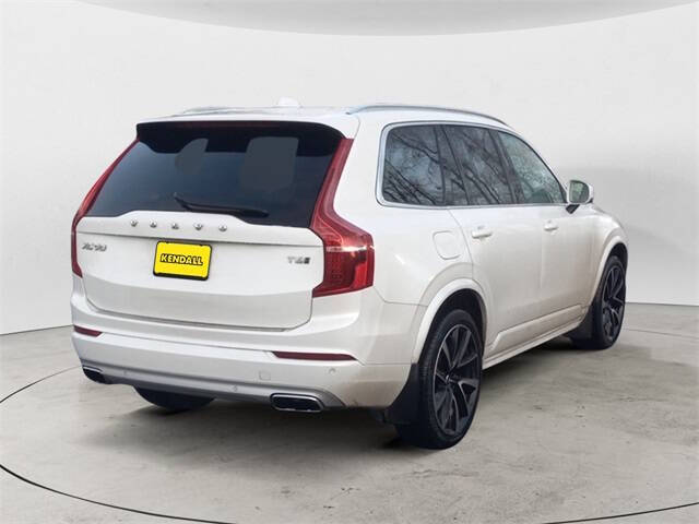 2020 Volvo XC90 T6 Momentum 6-Passenger