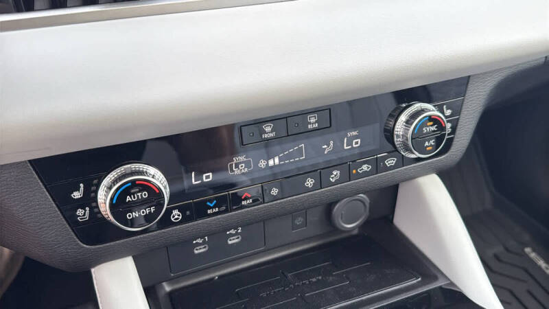 2025 Mitsubishi Outlander SEL Platinum Edition