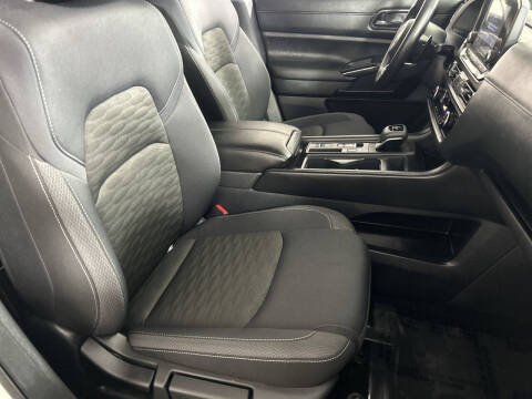 2025 Nissan Pathfinder S