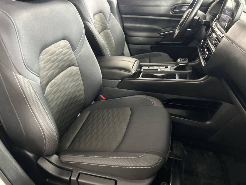 2025 Nissan Pathfinder S