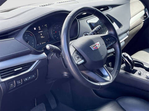 2020 Cadillac XT4 Premium Luxury