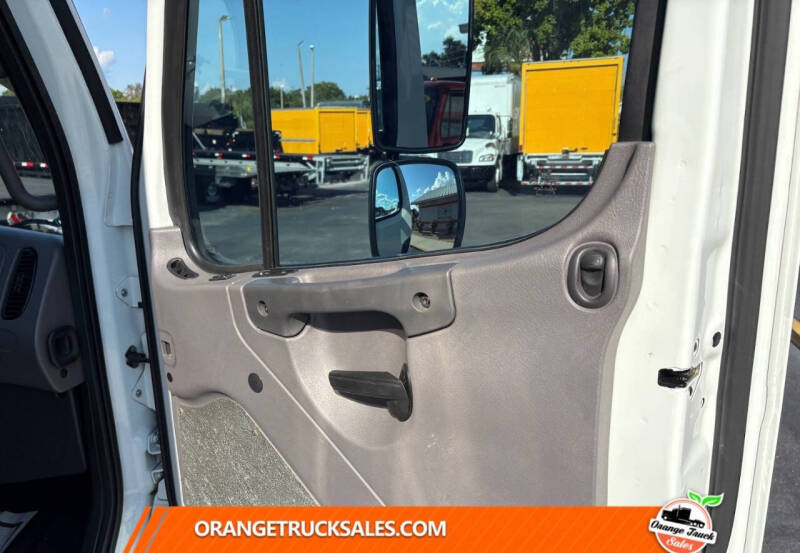 2017 Freightliner M2 106