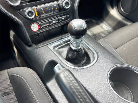 2017 Ford Mustang V6