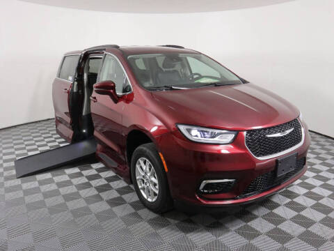 2022 Chrysler Pacifica for sale at AMS Vans in Tucker GA