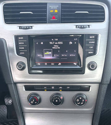 2015 Volkswagen Golf TSI Launch Edition