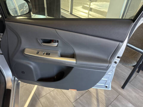 2014 Toyota Prius v Five