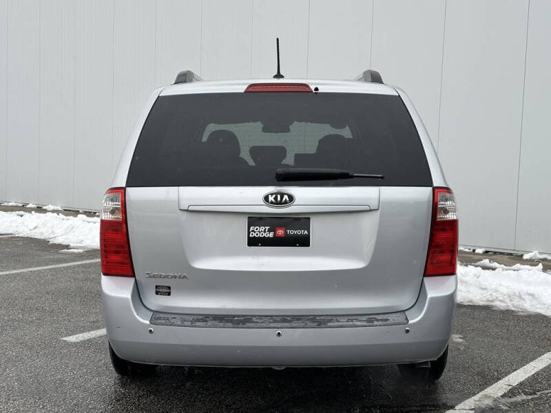 2010 Kia Sedona LX