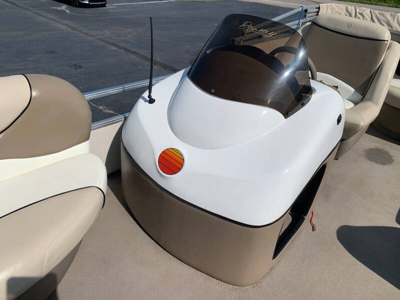 2000 Sun Tracker Party Barge 22 DLX