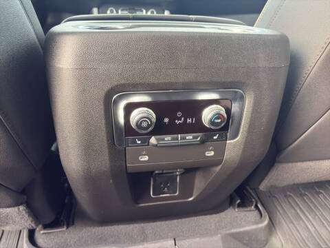 2024 GMC Yukon XL SLT