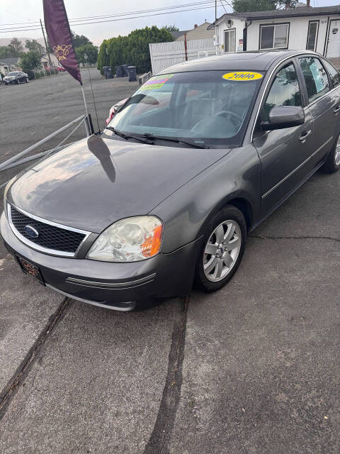 2006 Ford Five Hundred SEL photo 2