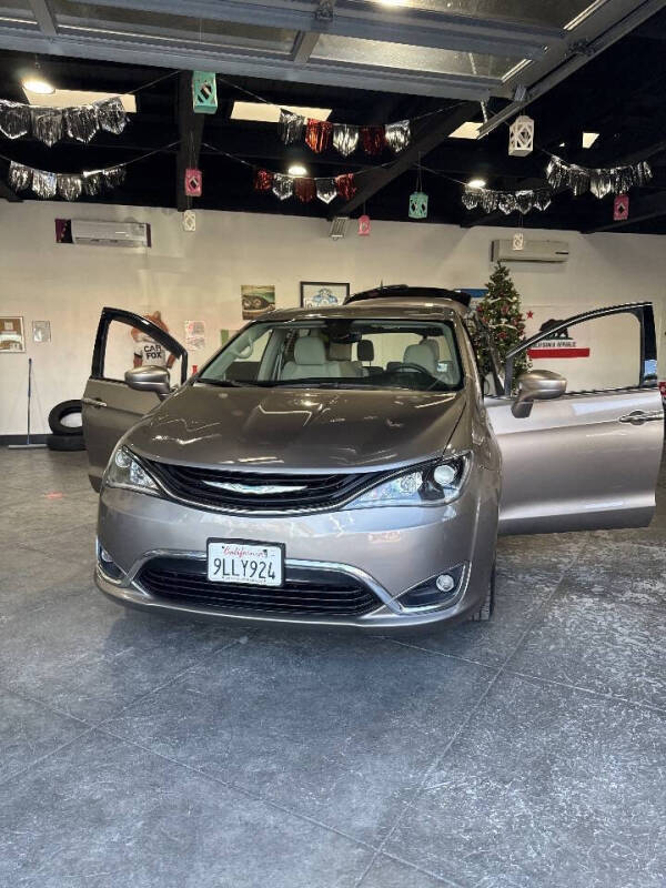 2018 Chrysler Pacifica Hybrid Touring Plus